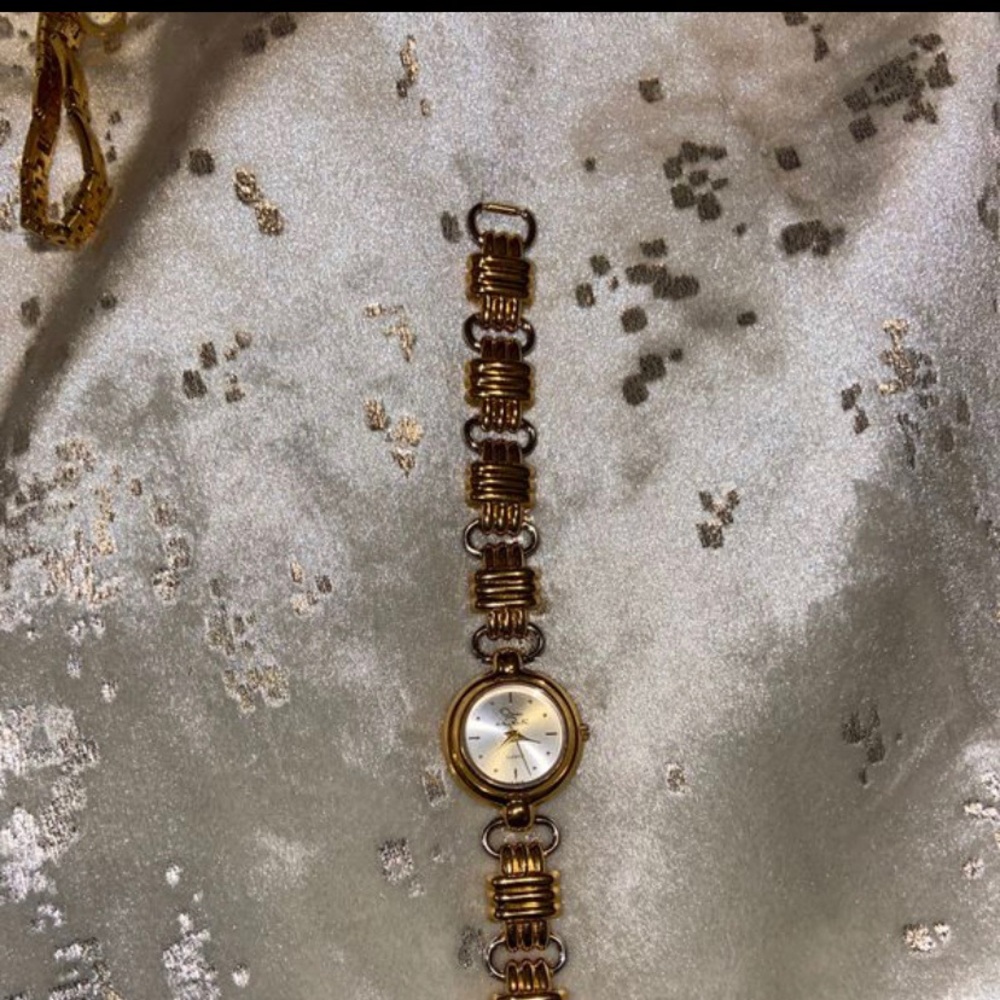 OSCAR DE LA RENTA WATCH - Picture 2 of 2